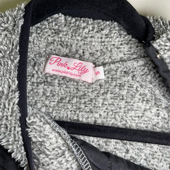 Pink Lily Pullover in Black and Gray - Picture 4 of 6